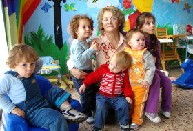 Rodica Agape şi copiii rom&acirc;ni