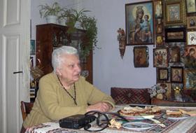Aspazia Oțel Petrescu acasă, &icirc;n Roman.