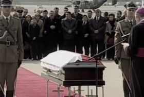 Trupul ne&icirc;nsufleţit al preşedintelui polonez a fost repatriat &icirc;n cadrul unei ceremonii la Varşovia. Preluare TVP Polonia.