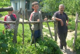 Sute de familii din Vaslui trăiesc fără electrică.
