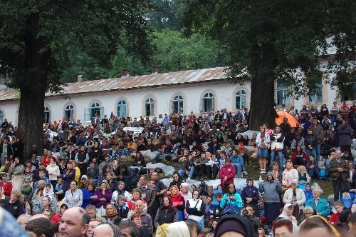 Pelerini la Mănăstirea Nicula - Cluj.
