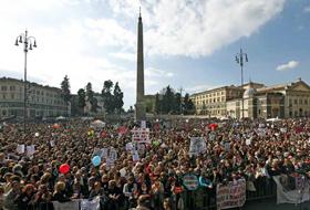 Italiencele &icirc;n Piazza del Popolo din Roma.