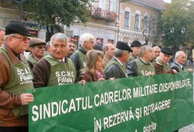 Protest al pensionarilor militari.