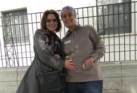  The special correspondent sent to Egypt, Carmen Gavrilă, and a young protester. Photo: Carmen Gavrilă.