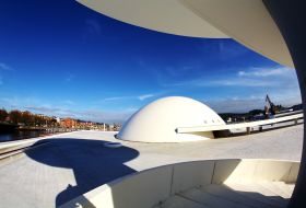Centrul Niemeyer.