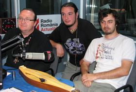                    Mike, Alexandru și Marius