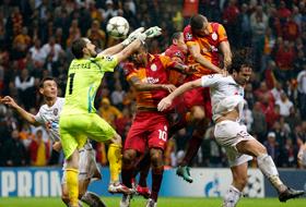 Fază din meciul tur, Galatasaray - CFR Cluj 1-1.