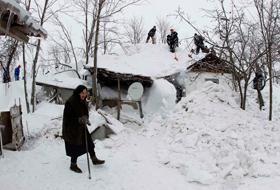 Localitatea C&acirc;rligu Mic, aflată la 75 de km de Bucureşti, afectată de ninsorile abundente.
