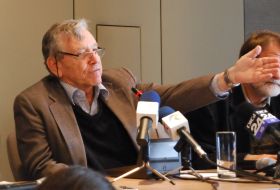 Scriitorul Amos Oz.