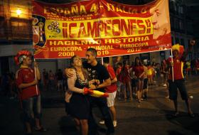 Spaniolii au celebrat &icirc;n stradă victoria. Foto Reuters.
