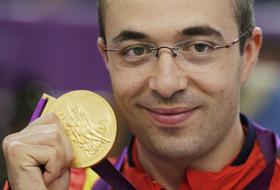 Alin George Moldoveanu a c&acirc;ştigat medalia de aur  la proba de puşcă cu aer comprimat.