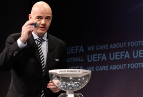 Secretarul general de la UEFA a efectuat tragerea la sorţi.