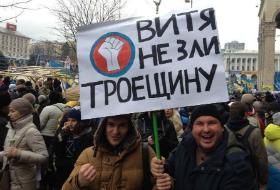 Protestatari pe străzile Kievului.