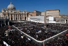 Piaţa San Pietro din Vatican.