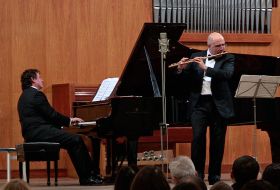 Flautistul Ion Bogdan Ştefănescu şi pianistul Horia Mihail.