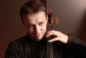 Violoncelistul Răzvan Suma.