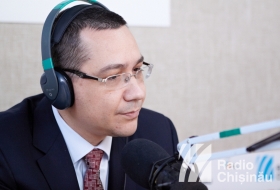 Premierul Victor Ponta &icirc;n studioul Radio Chişinău.