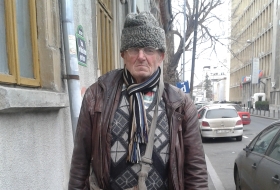 La 82 de ani, Onuţ Aron a condus sute de kilometri pentru &quot;a se auzi la radio&quot;.