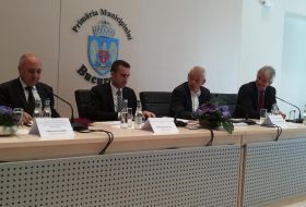 Sorin Oprescu la &icirc;nt&acirc;lnirea pentru semnarea contractului de execuţie.
