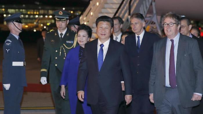 Președintele Chinei Xi Jinping sosește la Londra pentru o vizită de stat de patru zile, octombrie 2015.