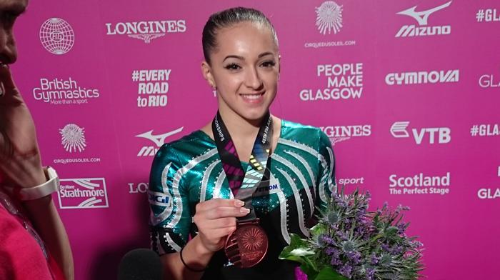 Larisa Iordache şi medalia sa.