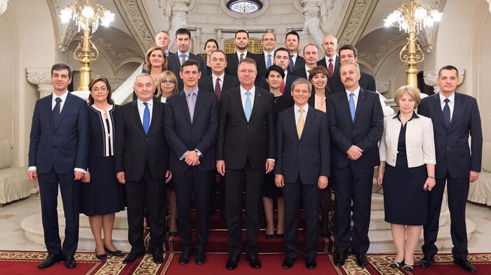 Preşedintele Klaus Iohannis şi cabinetul Dacian Cioloş.