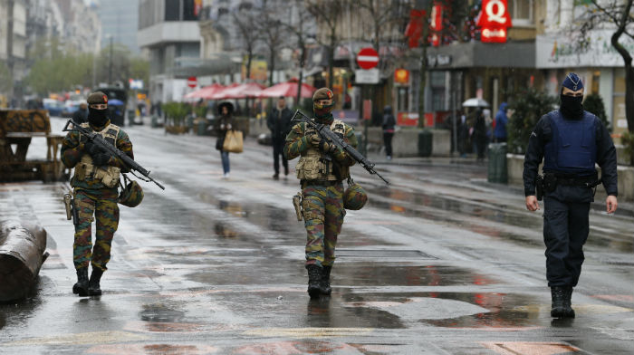 Armata &icirc;n Bruxelles.