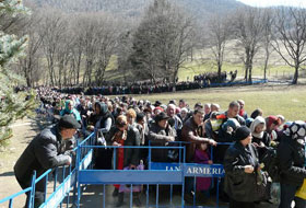 Pelerinaj la morm&acirc;ntul părintelui Arsenie Boca.