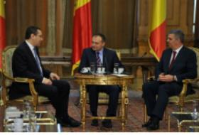 Premierul Victor Ponta (st&acirc;nga), preşedintele legislativului de la Chişinău, Adrian Candu (centru) și președintele Camerei Deputaților, Valeriu Zgonea (dreapta).