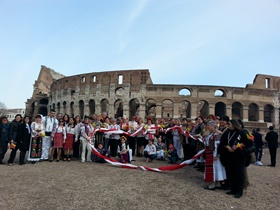 Rom&acirc;nce cu mărțișoare la Coloseum.