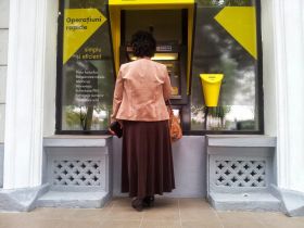 Bancomat &icirc;n Bucureşti.
