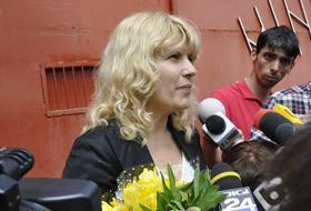 Elena Udrea, la ieşirea din penitenciar.