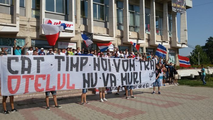 Protest al suporterilor clubului Otelul Galati.