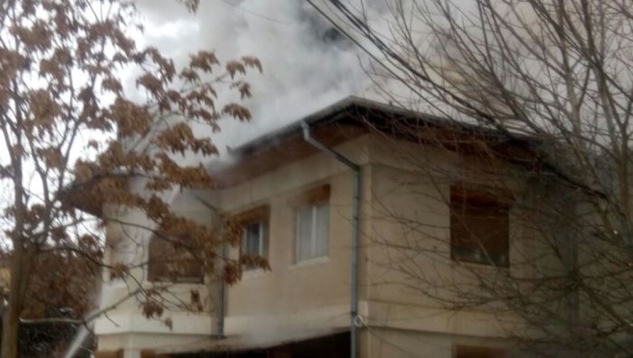 Incendiu la o casă din București, ianuarie 2016.