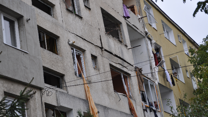 Blocul din Bistrița, unde a avut loc explozia.