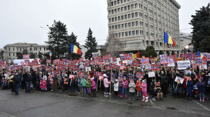 Miting pentru susţinerea familiei Bodnariu din Norvegia, la Ploieşti.