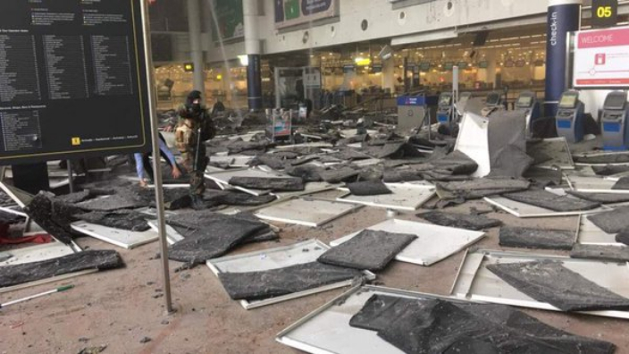 Explozii pe aeroportul din Bruxelles.