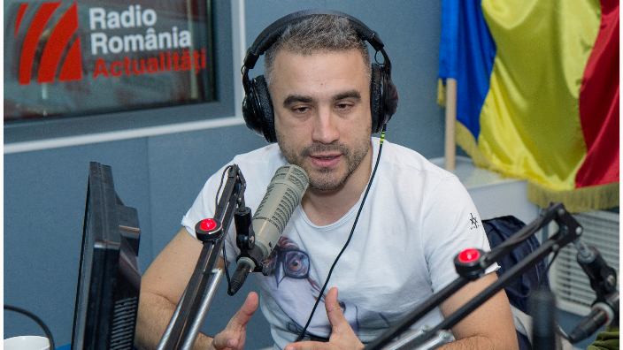 Zoli Toth &icirc;n studioul Radio Rom&acirc;nia Actualități.