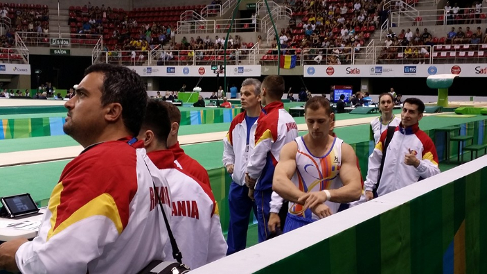 Lotul masculin de gimnastica.