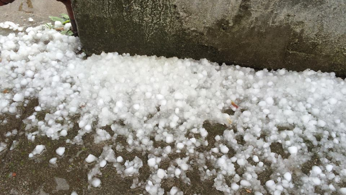 Grindină &quot;c&acirc;t bobul de struguri&quot; &icirc;n Sălaj.