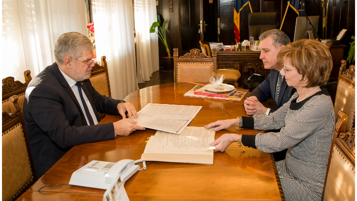 Preşedinte Director General al SRR, Georgică Severin (st&acirc;nga) și  Majestatea sa Margareta, custodele Casei Regale Rom&acirc;ne alături de  Principele Radu.