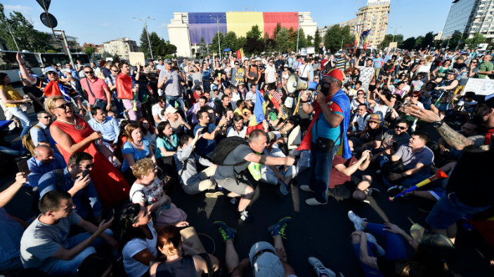 Proteste &icirc;n Piața Victoriei.