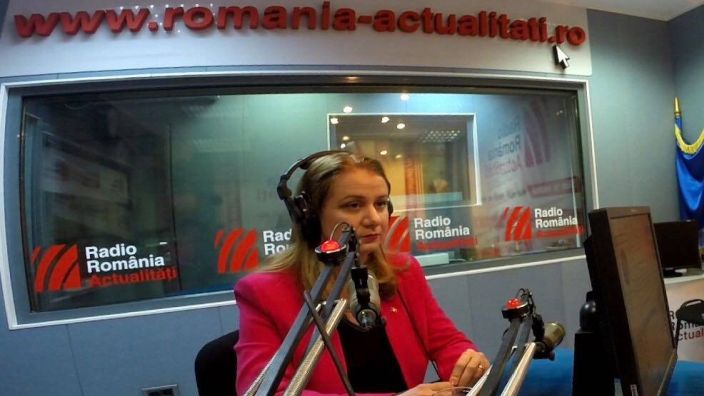  Ligia Deca, consilier de stat la Departamentul Educaţie şi Cercetare din cadrul Administraţiei Prezidenţiale, coordonatorul proiectului &quot;Rom&acirc;nia educată&quot;, &icirc;n studioul Serviciului de noapte cu Maria Țoghină.