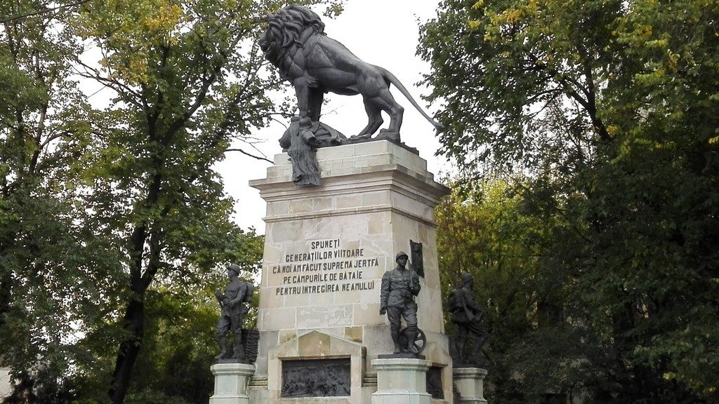  Monumentul eroilor de Geniu, Bucureşti. &Icirc;n timpul celui de-al doilea război mondial &icirc;n arma Geniului intrau şi transmisioniştii. Credit: https://www.taradacilor.ro/2015/11/11/palatul-cotroceni-primul-obiectiv-turistic-din-bucuresti/ 