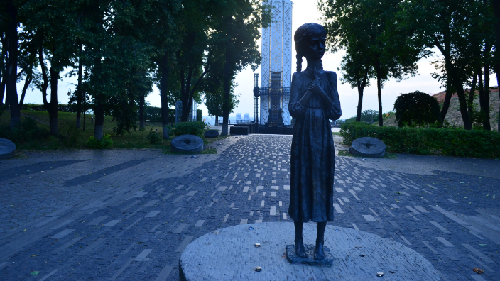 Foto: Monumentul comemorativ al Holodomorului.                           Foto: Sergiu Șteț.