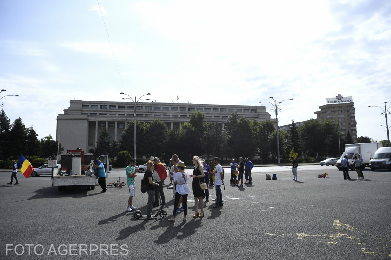 (10.08.2019) Pregatiri pentru protestul ce se va desfasura in Piata Victoriei din Capitala, la un an de la manifestatia antiguvernamentala din 10 august.