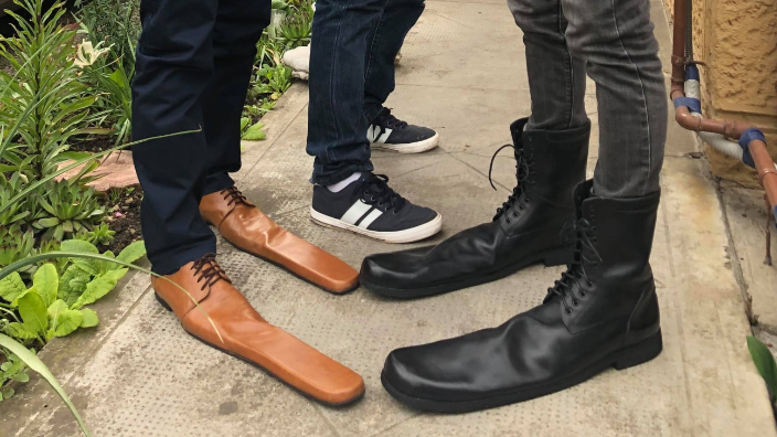 REUTERS: Cizmar român, asigură socială cu pantofi de mărimea 75 | Life & Style | România Actualitați