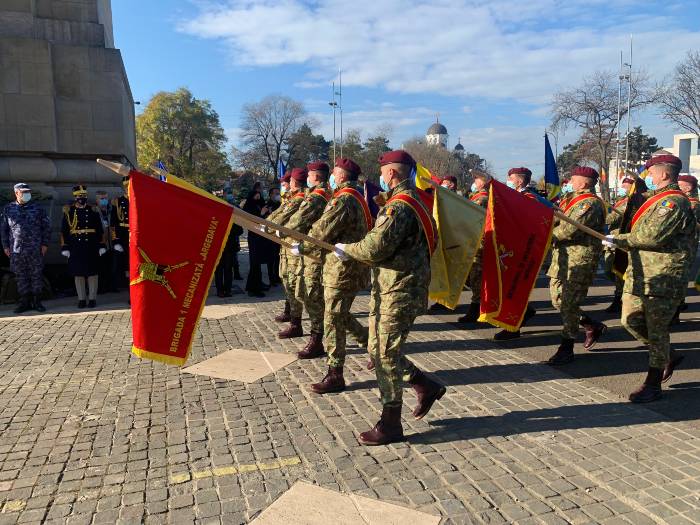 
Repetiții paradă de Ziua Națională. FOTO: Oana B&acirc;lă.