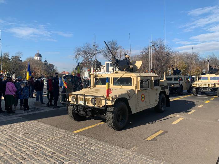 
Repetiția generală pentru parada militară de Ziua Națională. FOTO: Oana B&acirc;lă.