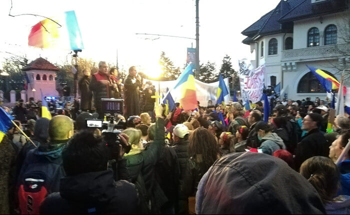 Protest &icirc;n faţa Palatului Cotroceni (10.04.2021).